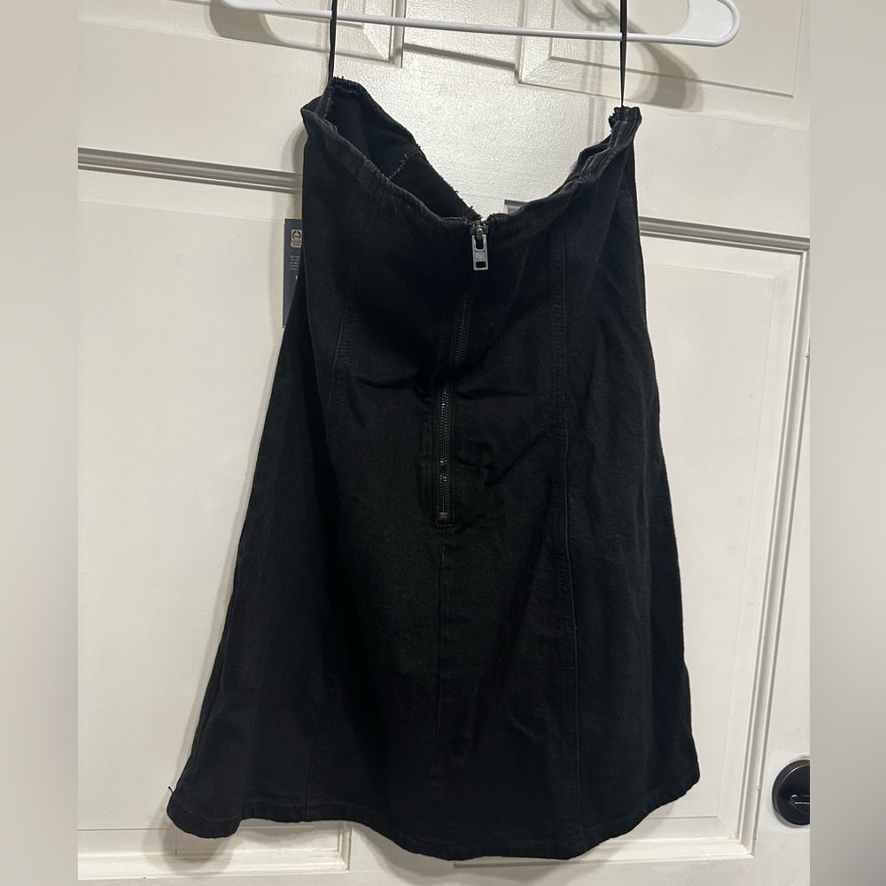 NWT Women’s Universal Threads Black Denim Strapless Dress
Size 8 - Picture 2 of 4
